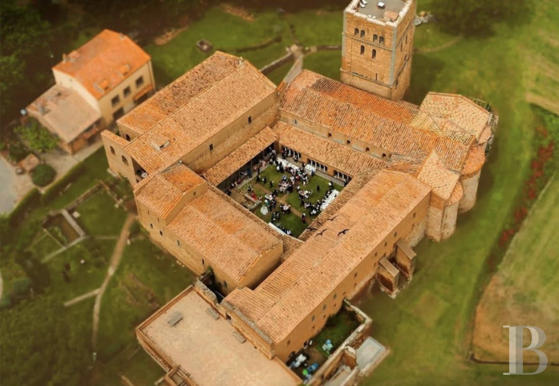 En Italie, au sud de Tuscania dans la province de Viterbe, une ancienne abbaye cistercienne réhabilitée au tournant du siècle - photo  n°18
